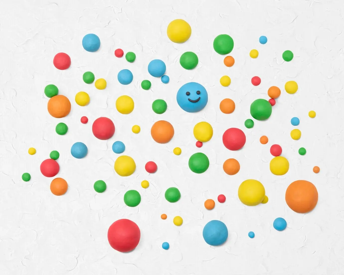 Bunte, trockene Tonkugeln, handgemachte kreative Kunst für Kinder.